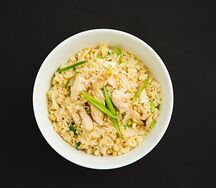 Жареный рис с курицей