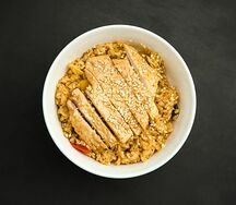 Рис с овощами и курицей терияки