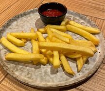 Картофель фри с кетчупом