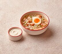 Куриный бульон с домашней лапшой и яйцом