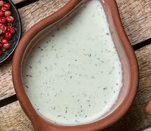 Соус мацони с чесноком и зеленью