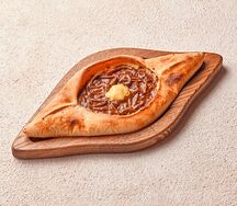 Хачапури-лодочка с томленой говядиной