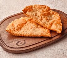 Пара чебуреков с сыром