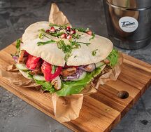 Шаверма в пите на огне