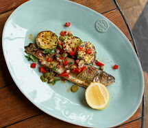 Форель с кабачком на углях