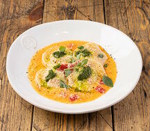 Равиоли с креветками и соусом песто