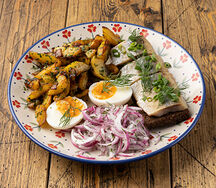 Бочковая сельдь с маринованным луком