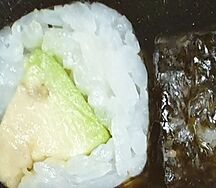 Ролл с авокадо