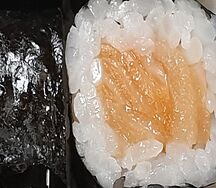 Ролл с лососем