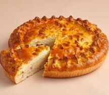 Пирог с беконом, картофелем и сыром