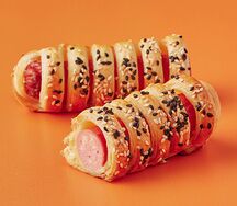 Сосиска с сыром в слоеном тесте