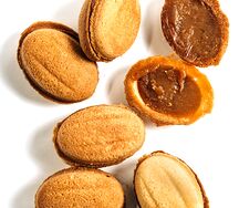 Орешки с вареной сгущенкой