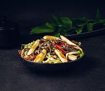 Соба с курицей в устричном соусе