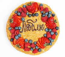 Торт Наполеон по-домашнему с декором 34 ягоды по кругу