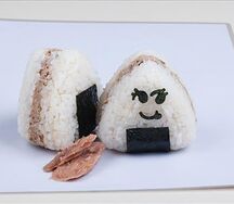 Онигири тунец и майонез