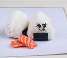 Онигири лосось со сливочным кремом