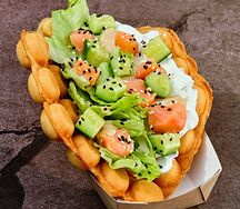 Баблс-вафля с лососем и творожным сыром