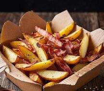 Картофель с беконом в сырном соусе