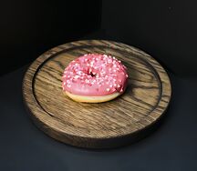 Пончик с клубникой