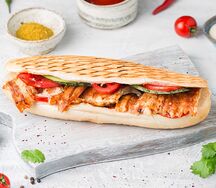 Шаурма в багете со свининой