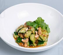 Битые огурцы с орехами кешью