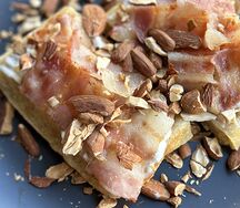 Вафля Бекон, миндаль, творожный сыр