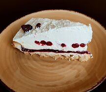 Пирог Брусничный с белым шоколадом