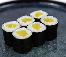 Ролл с такуаном