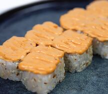 Ролл Спайси с окунем