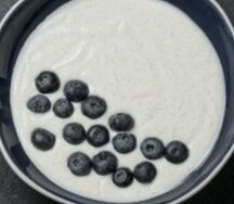 Йогурт с сезонными ягодами