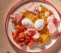 Картофельные драники с яйцом пашот и ростбифом