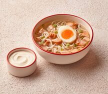 Куриный бульон с домашней лапшой и яйцом 