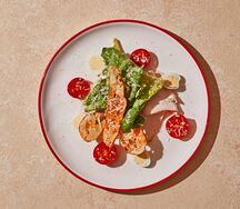 Салат Цезарь с креветками 