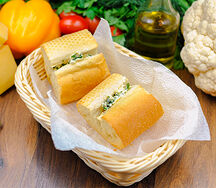 Багет с зеленым маслом