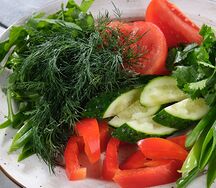 Свежие овощи с зеленью