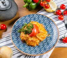 Белая рыба, запеченная с овощами