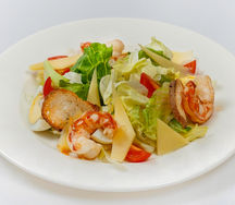 Салат Цезарь с креветками