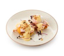 Драники с беконом и яйцом пашот