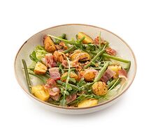 Картофельный салат с жареным беконом