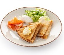 Блинчики с лососем