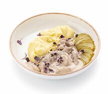 Бефстроганов с грибами и картофельным пюре
