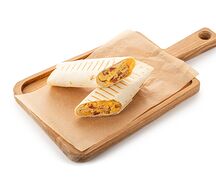 Ролл с омлетом и колбаской