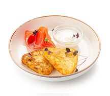 Драники картофельные со слабосоленым лососем