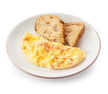 Омлет с сыром и томатами