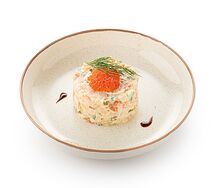 Оливье с лососем и красной икрой