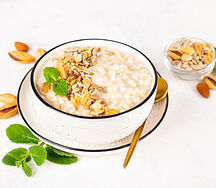 Каша овсяная постная с миндалем и семечками подсолнечника