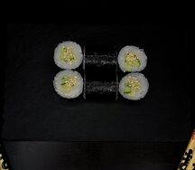 Классический ролл с огурцом