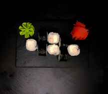 Классический ролл с креветкой и сыром