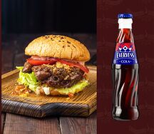 Бургер-стейк мясника и напиток