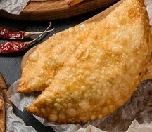 Пара чебуреков с курицей